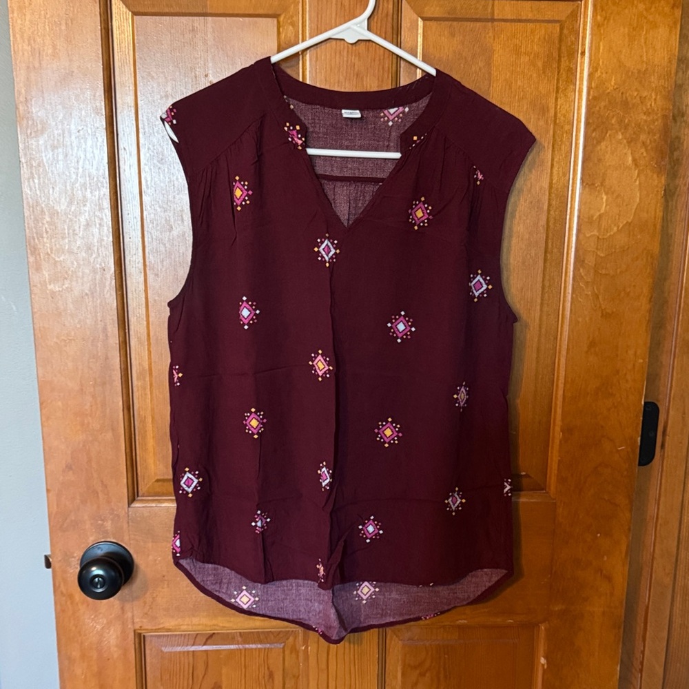 Old Navy Burgundy Sleeveless V-Neck Embroidered Blouse